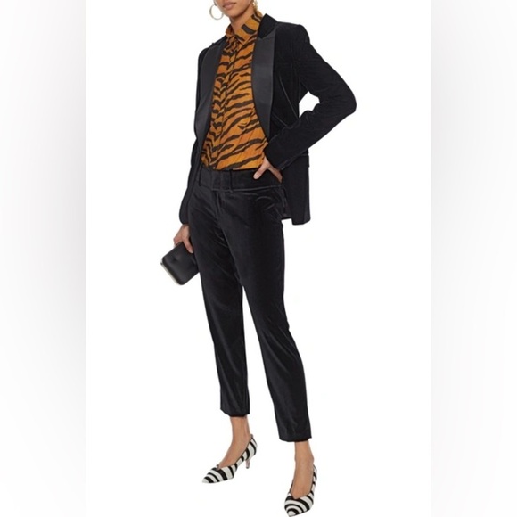 ALICE + OLIVIA Stacey Cropped Velvet Slim Leg Pants in Black - Picture 1 of 10